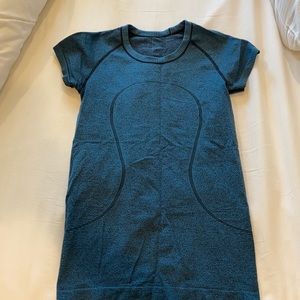 Lululemon swiftly tech short sleeve size 4